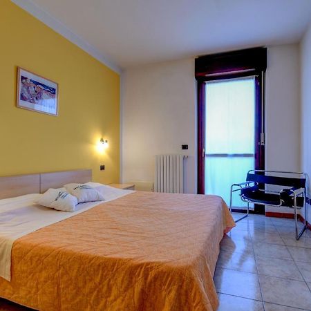 Residence Meridiana ペスキエーラ・デル・ガルダ エクステリア 写真